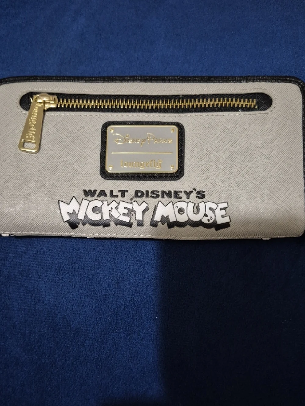 Loungefly Disney White and Black Steamboat Mickey & Minnie Zip Wallet - Picture 2 of 3